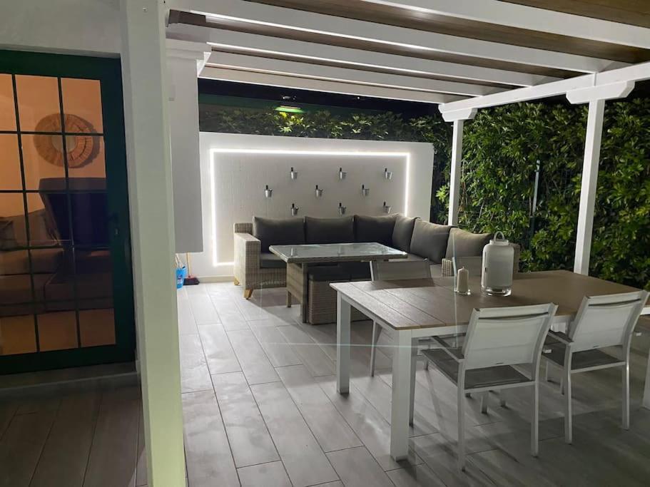 Luxury 2 Bedroom With Private Pool Hébergement de vacances